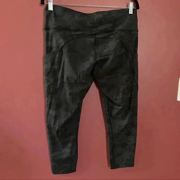 Lululemon Women's Fast HR Crop Camo - Picture 11 of 12